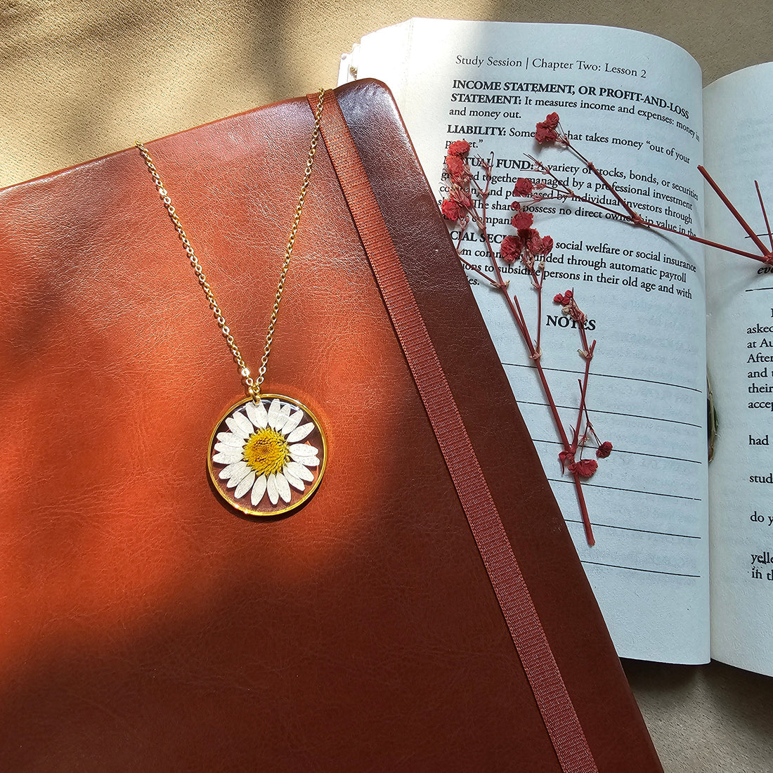 "Daisy Bloom Pendant - Resin Bouquet"