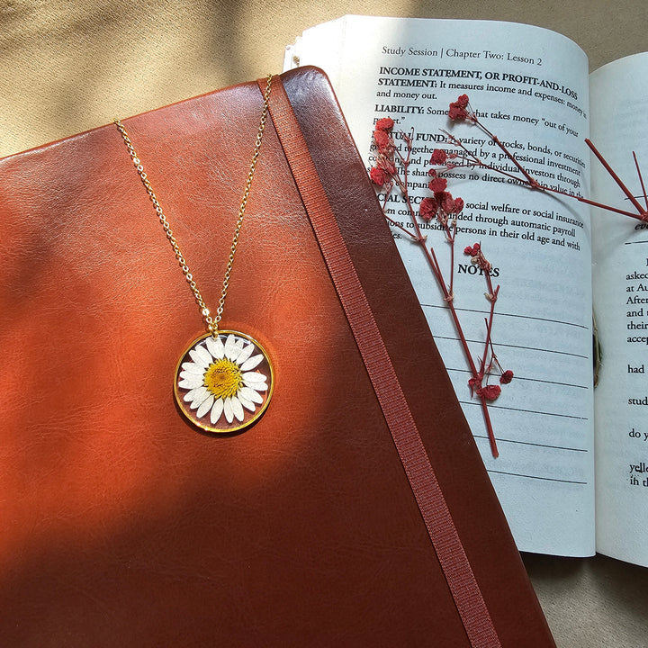 "Daisy Bloom Pendant - Resin Bouquet"