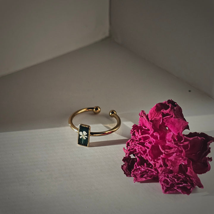 "Eternal Bloom - Resin Bouquet"