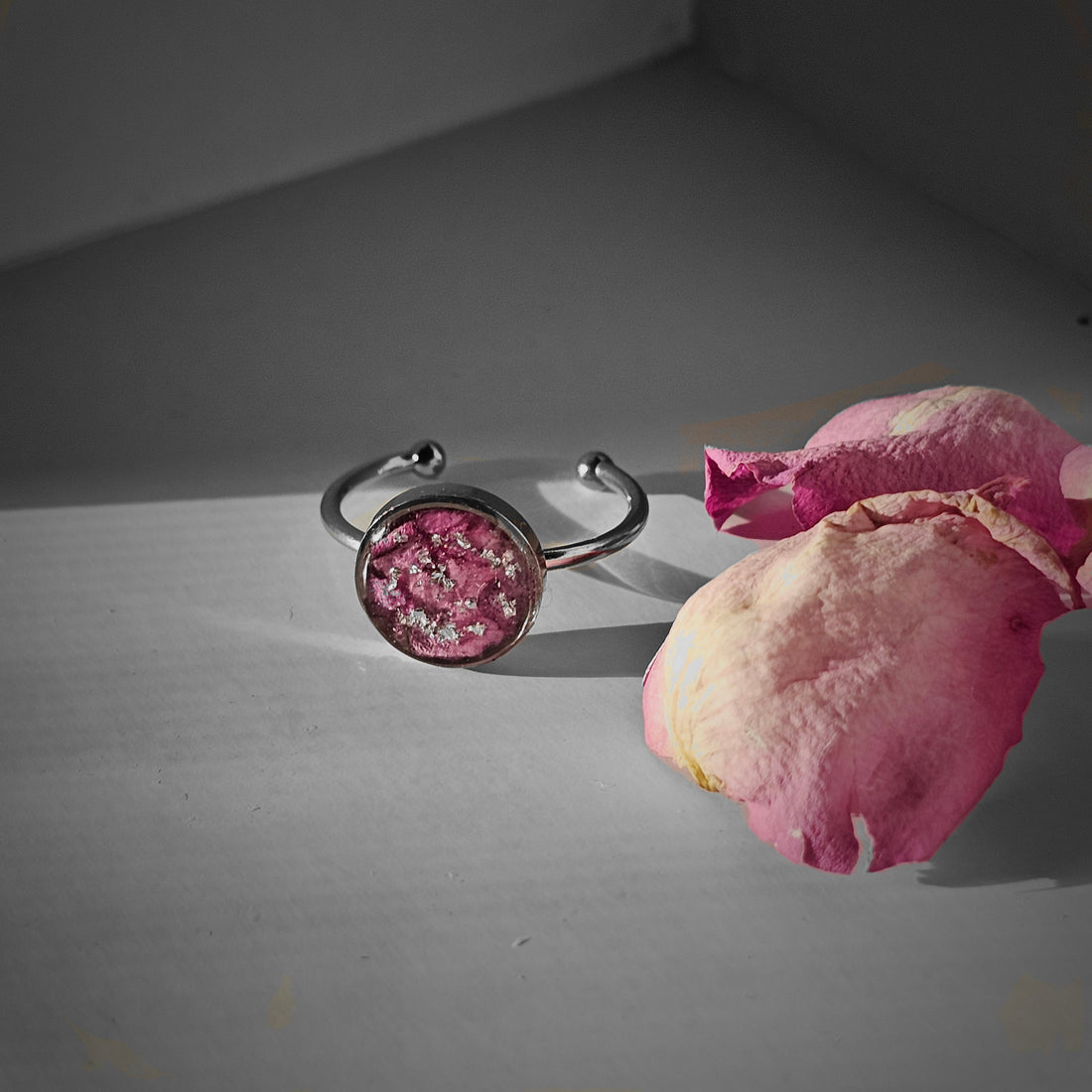 "Rose ring - Resin Bouquet"