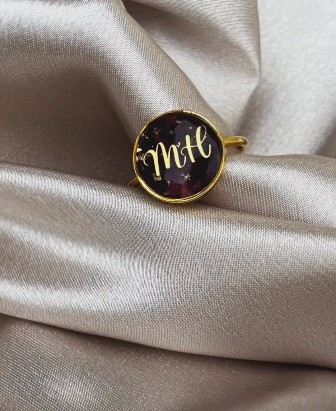 "Personalized Eternal Rose Ring - Resin Bouquet"