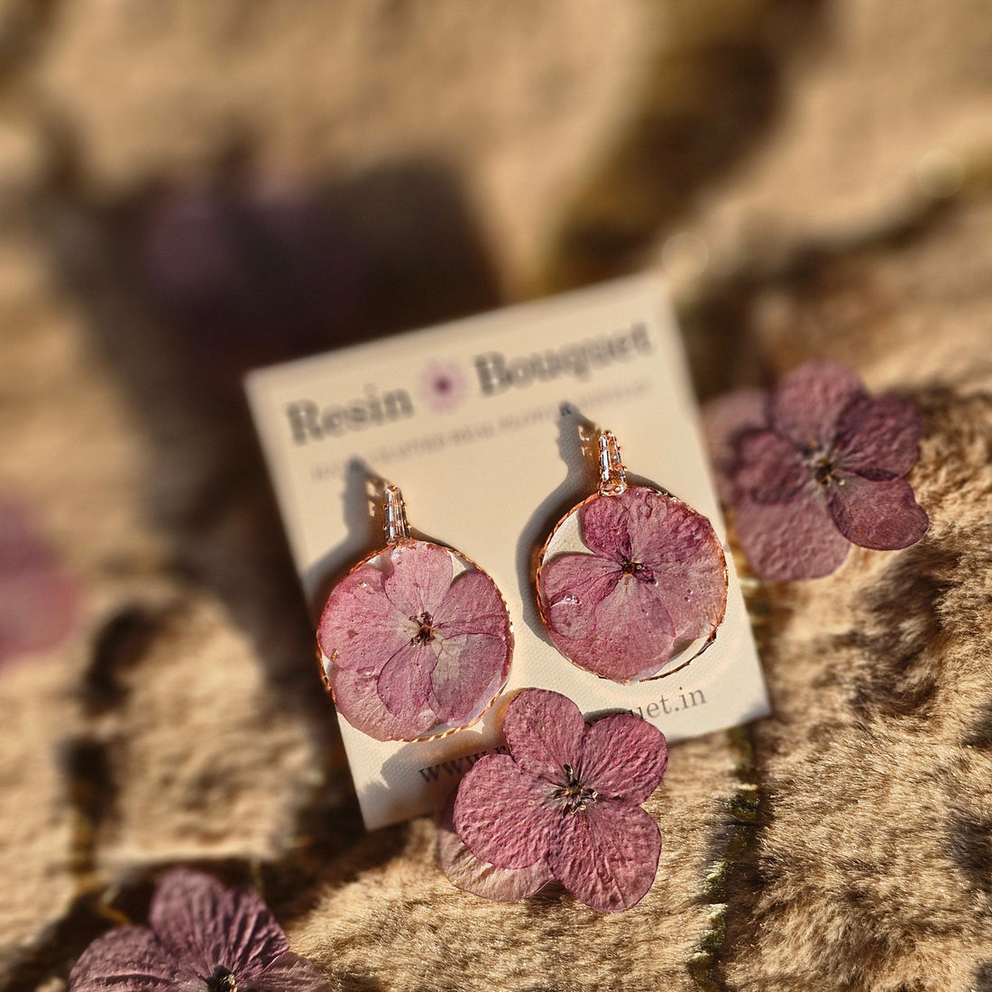 "Hydranja studs - Resin Bouquet"