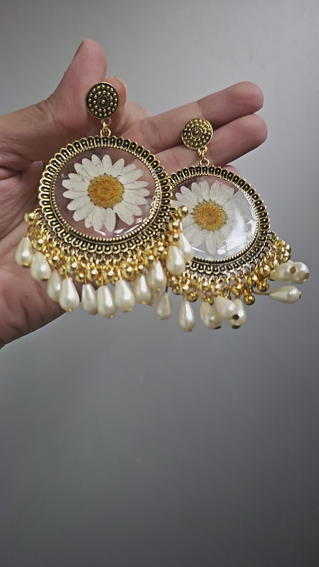 Daisy Resin jhumka