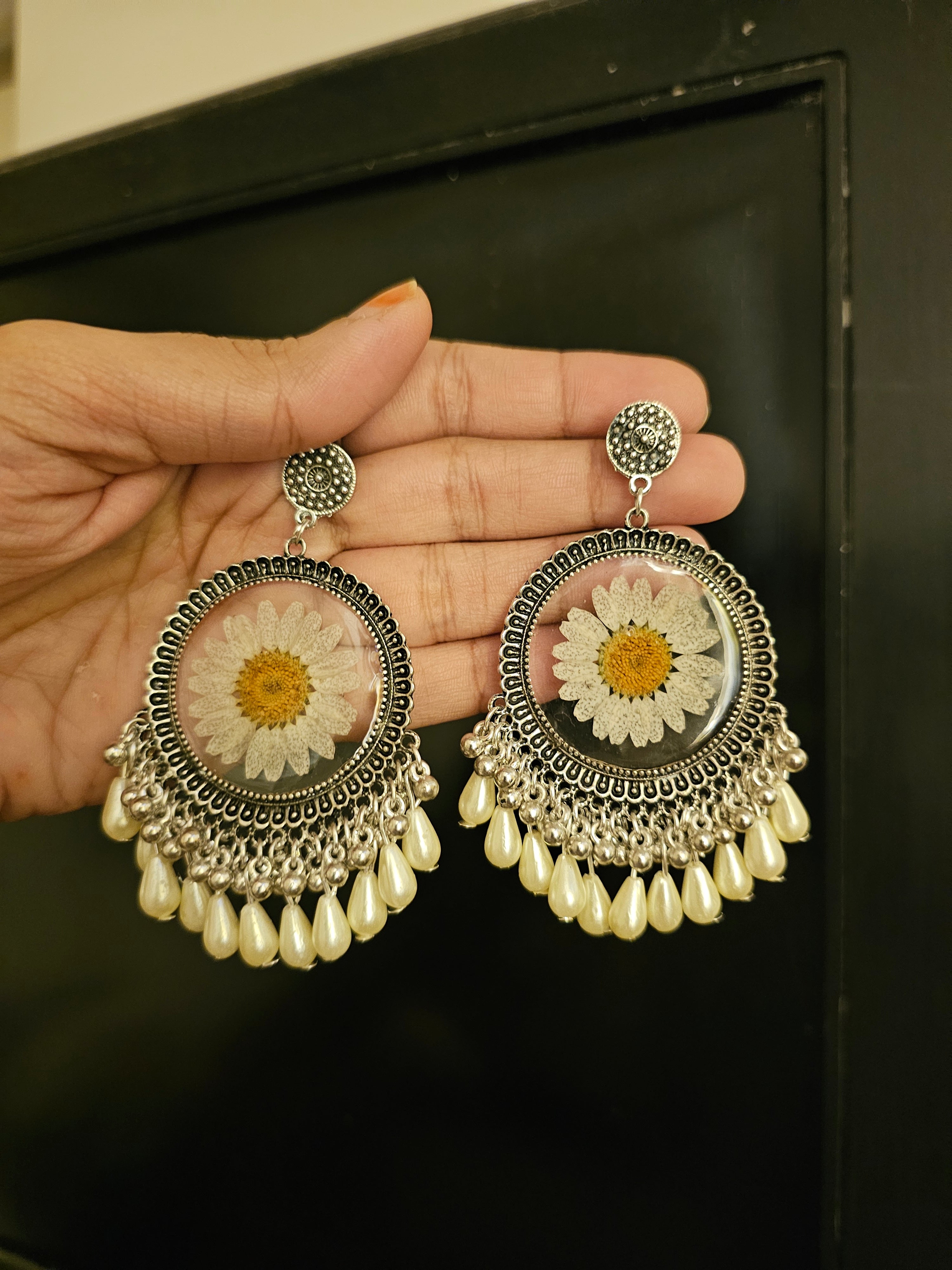 Daisy Resin jhumka