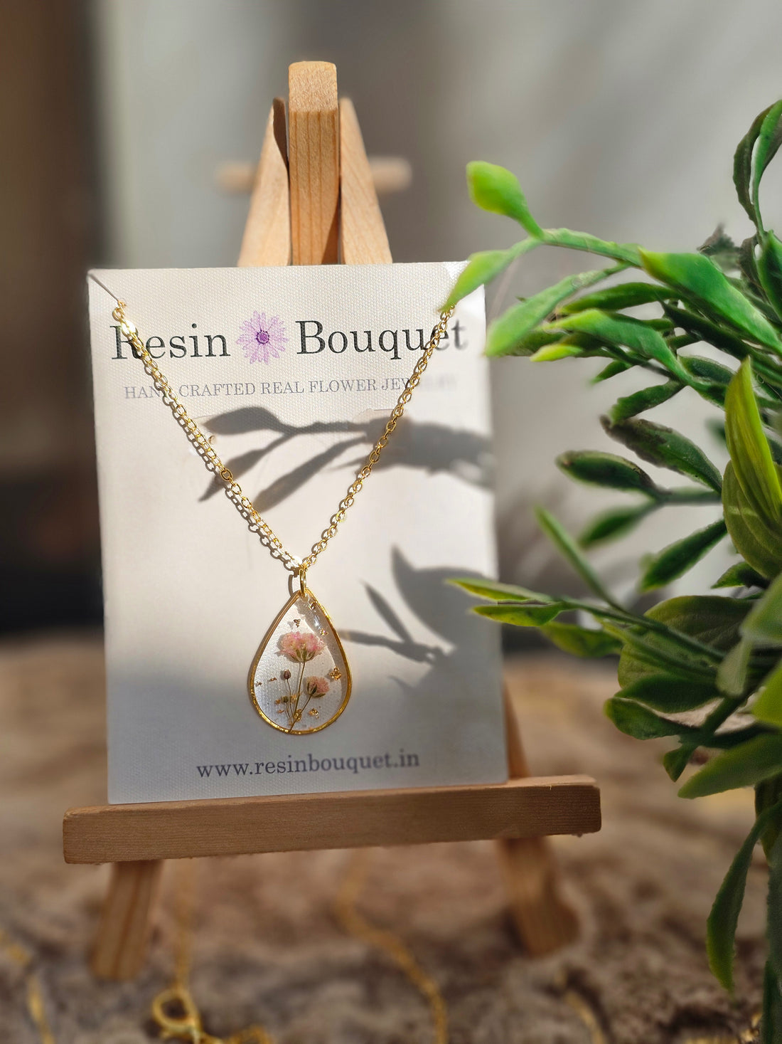 Golden Drop-Shaped Baby’s Breath Pendant – A Timeless Symbol of Pure Beauty