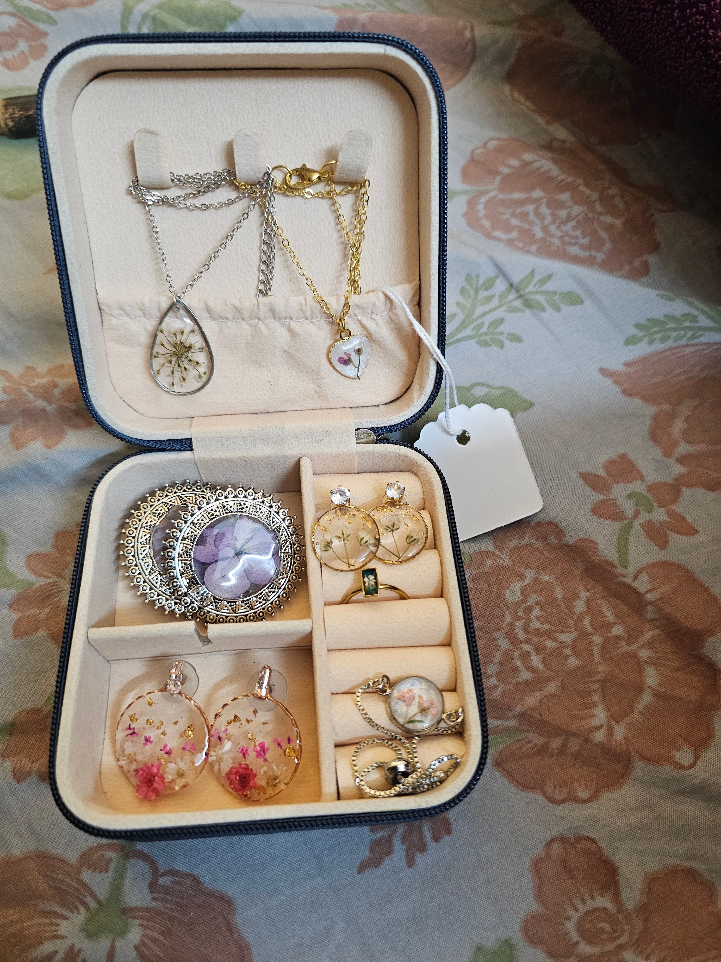 Floral Keepsake Jewellery Combo – Handcrafted Flower Pendants & Earrings Set