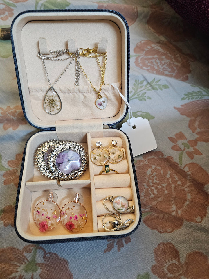 Floral Keepsake Jewellery Combo – Handcrafted Flower Pendants & Earrings Set