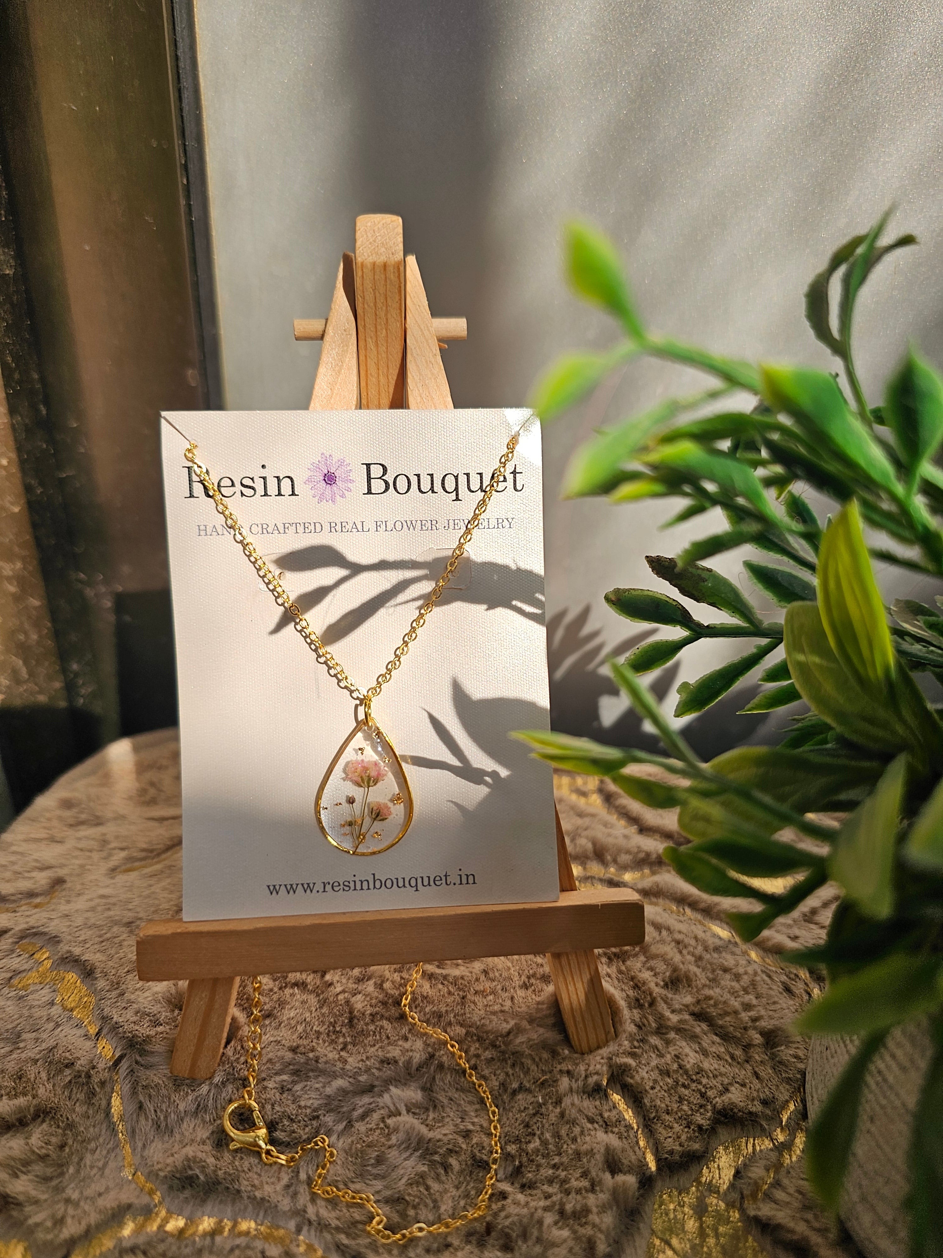 Golden Drop-Shaped Baby’s Breath Pendant – A Timeless Symbol of Pure Beauty